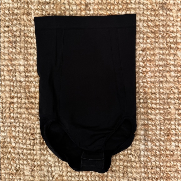 SPANX shapewear - Picture 5 of 6